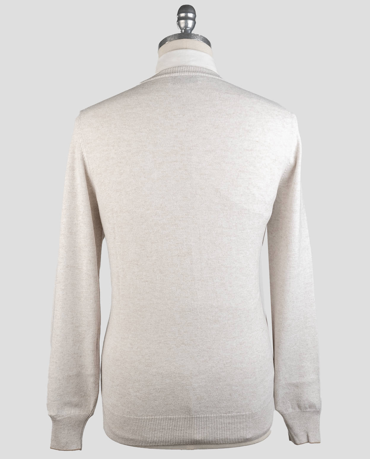 Jersey con cuello redondo en beige cachemir de Brunello Cucinelli