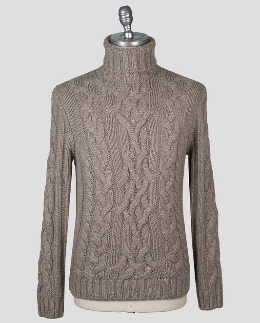 Jersey de cuello alto en cashmere beige de Isaia