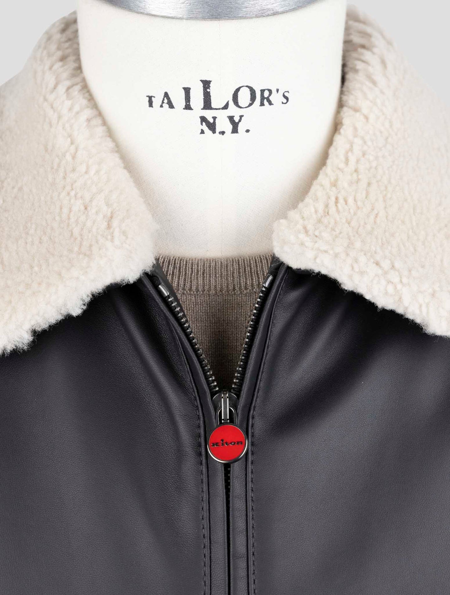 מעיל טלה מעור שחור של קיטון