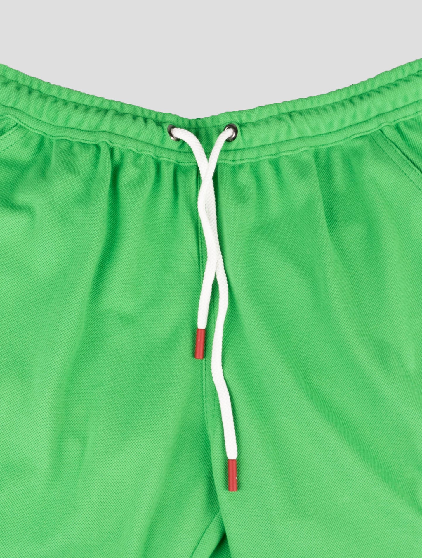 بدلة رياضية مع سروال قصير أخضر وماريانو أزرق متناسقة