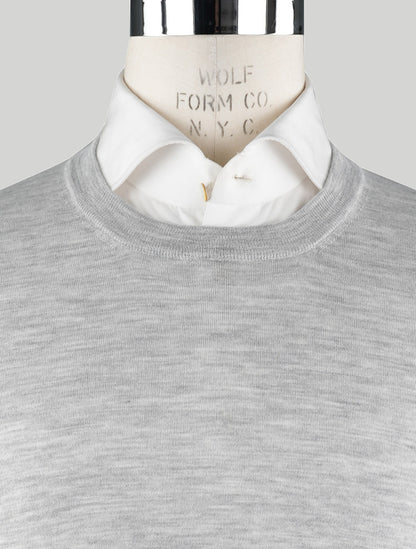Brunello cucinelli pilkos mergelės vilnos kašmyro megztinis įgulos kaklas