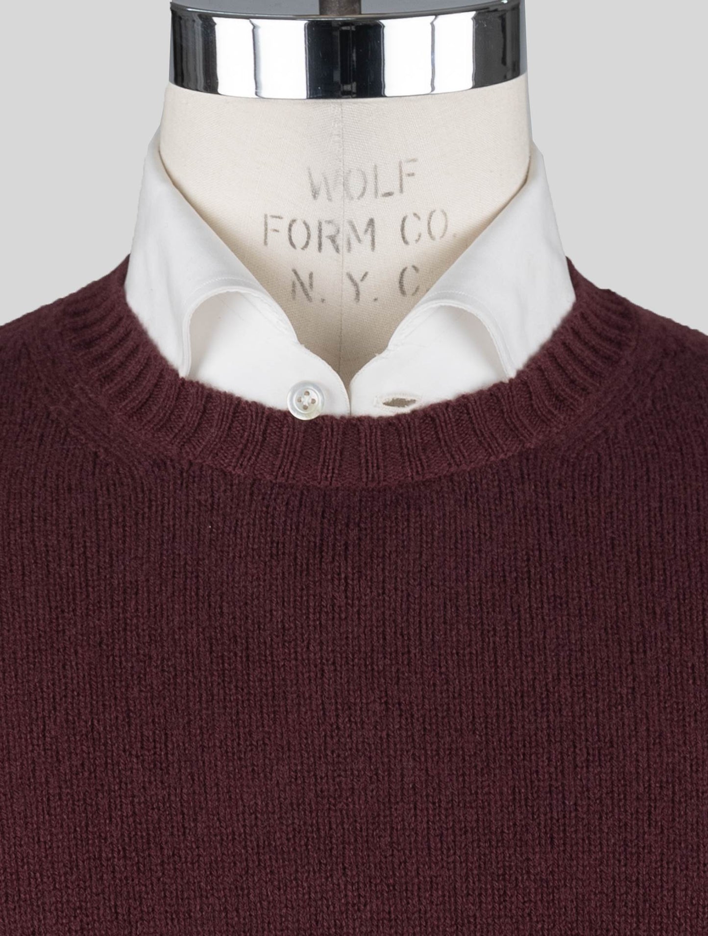 Jersey con cuello redondo de lana virgen burdeos de Malo