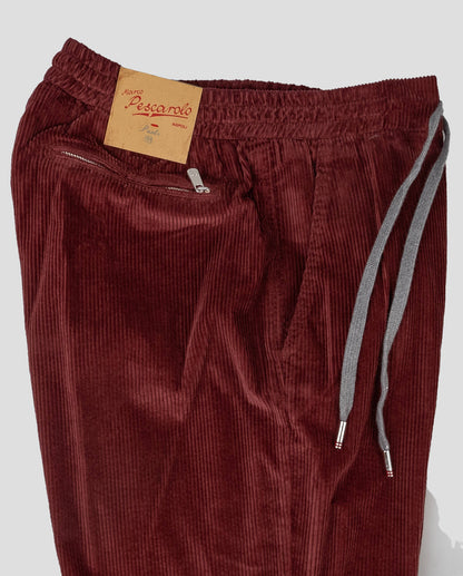 Pantalones de terciopelo de algodón burdeos de Marco Pescarolo