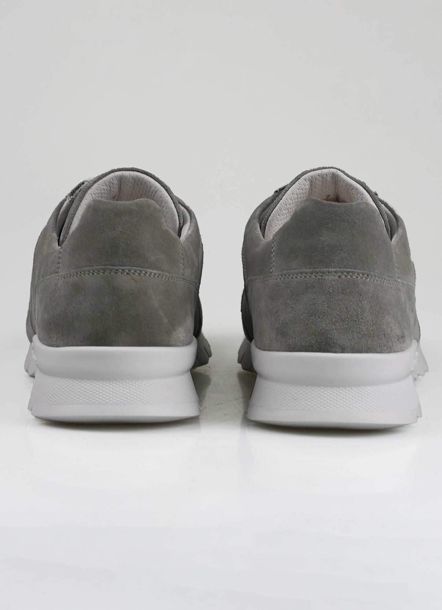 Kiton Sneakers aus grauem Leder aus Wildleder