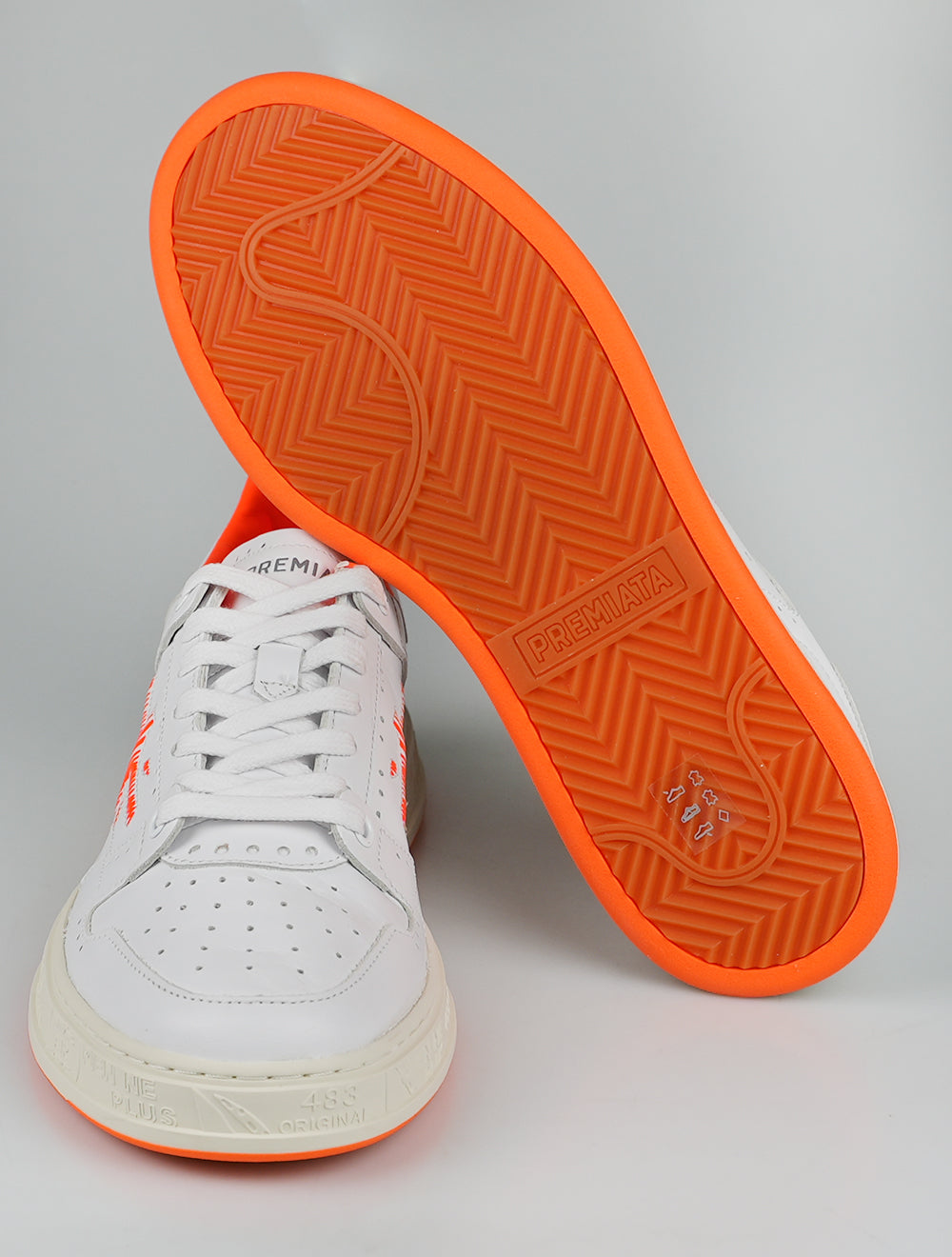 Baskets Premiata en cuir blanc orange